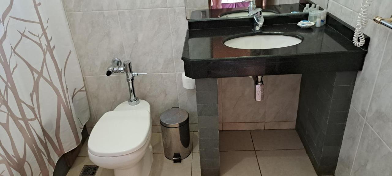 Hotel Puku Vai Ханга Роа Екстериор снимка